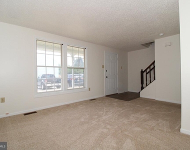 1524 Violet Drive - Photo Thumbnail 2