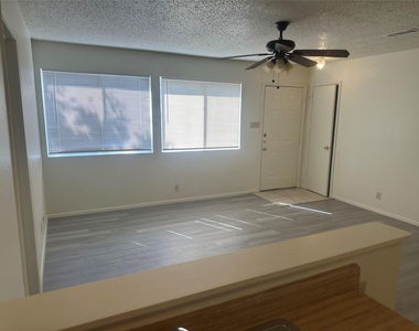 2602 S Bagdad Rd - Photo Thumbnail 7