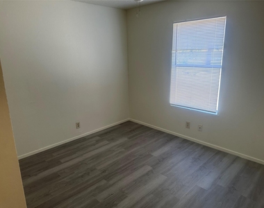 2602 S Bagdad Rd - Photo Thumbnail 18