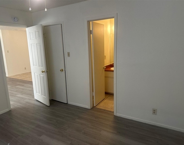 2602 S Bagdad Rd - Photo Thumbnail 10