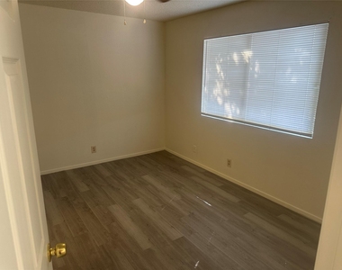 2602 S Bagdad Rd - Photo Thumbnail 9