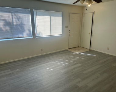 2602 S Bagdad Rd - Photo Thumbnail 4