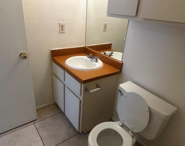 2602 S Bagdad Rd - Photo Thumbnail 12