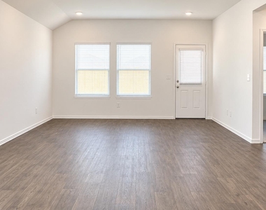 13606 Gunnison Grove Ave - Photo Thumbnail 5