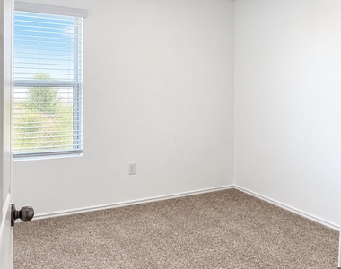 13606 Gunnison Grove Ave - Photo Thumbnail 8