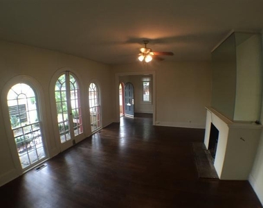 2813 Salado St - Photo Thumbnail 3