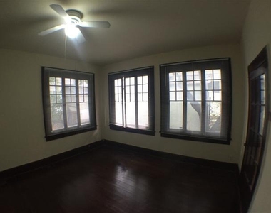 2813 Salado St - Photo Thumbnail 7
