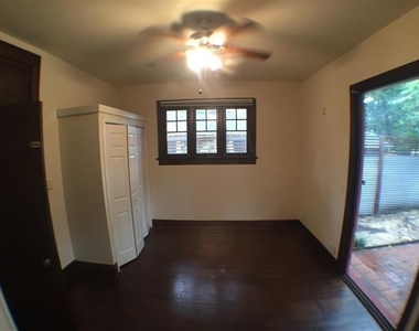 2813 Salado St - Photo Thumbnail 10