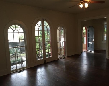 2813 Salado St - Photo Thumbnail 2