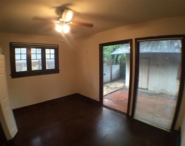 2813 Salado St - Photo Thumbnail 9