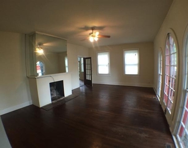 2813 Salado St - Photo Thumbnail 5