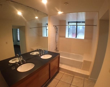 2813 Salado St - Photo Thumbnail 8