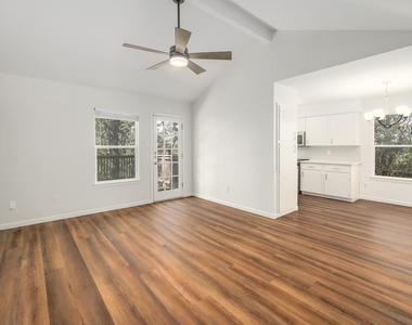 8206 Wavertree Ct - Photo Thumbnail 2