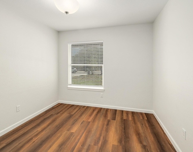 8206 Wavertree Ct - Photo Thumbnail 19