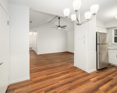 8206 Wavertree Ct - Photo Thumbnail 7