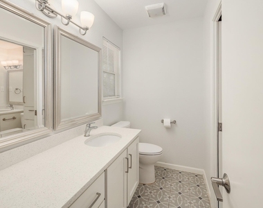 8206 Wavertree Ct - Photo Thumbnail 15