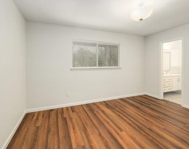 8206 Wavertree Ct - Photo Thumbnail 12