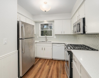8206 Wavertree Ct - Photo Thumbnail 9