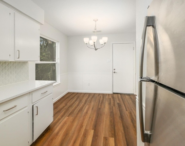 8206 Wavertree Ct - Photo Thumbnail 11