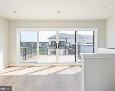 627 Halsey Way - Photo Thumbnail 27