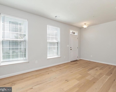 627 Halsey Way - Photo Thumbnail 2