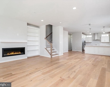 627 Halsey Way - Photo Thumbnail 11