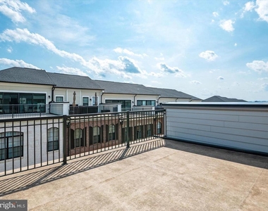 627 Halsey Way - Photo Thumbnail 28