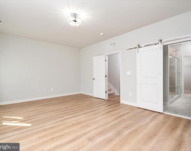 627 Halsey Way - Photo Thumbnail 15