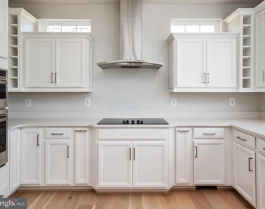 627 Halsey Way - Photo Thumbnail 6
