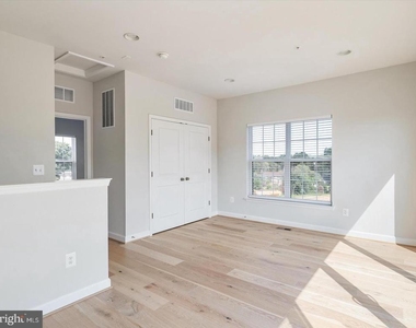 627 Halsey Way - Photo Thumbnail 25