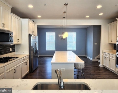 9157 Fox Stream Way - Photo Thumbnail 5
