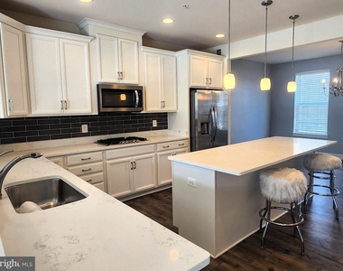 9157 Fox Stream Way - Photo Thumbnail 6