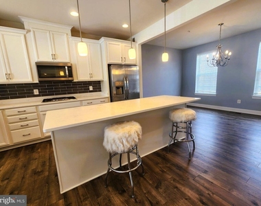 9157 Fox Stream Way - Photo Thumbnail 7