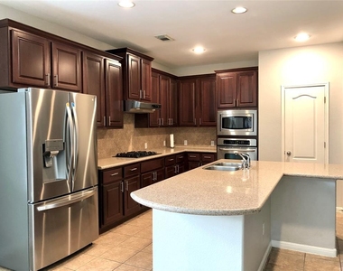 10808 Sky Rock Dr - Photo Thumbnail 4