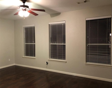 10808 Sky Rock Dr - Photo Thumbnail 7