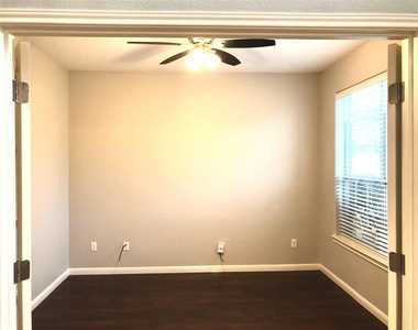 10808 Sky Rock Dr - Photo Thumbnail 2