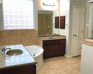 10808 Sky Rock Dr - Photo Thumbnail 8
