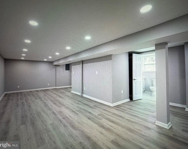 1801 Jarvis Avenue - Photo Thumbnail 10