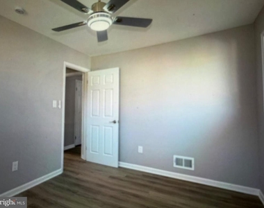 1801 Jarvis Avenue - Photo Thumbnail 9