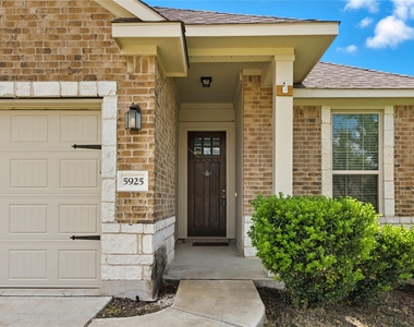 5925 Malta Cir - Photo Thumbnail 4