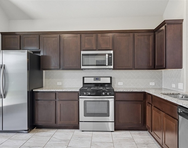 5925 Malta Cir - Photo Thumbnail 14