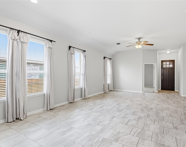 5925 Malta Cir - Photo Thumbnail 13