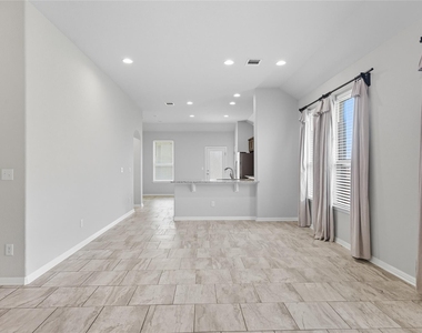 5925 Malta Cir - Photo Thumbnail 10