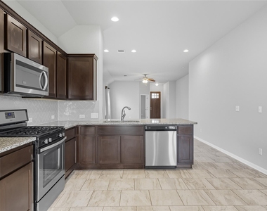5925 Malta Cir - Photo Thumbnail 15