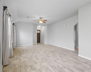 5925 Malta Cir - Photo Thumbnail 12