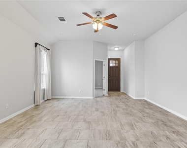 5925 Malta Cir - Photo Thumbnail 9