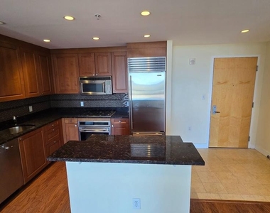 6820 Wisconsin Avenue - Photo Thumbnail 3