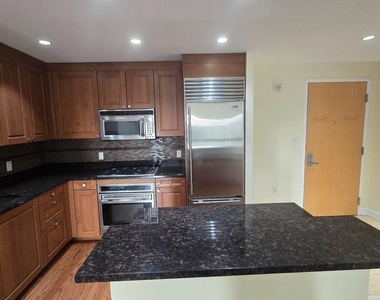6820 Wisconsin Avenue - Photo Thumbnail 15