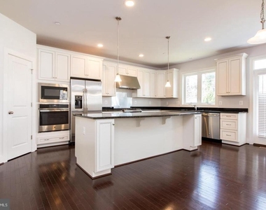 304 S Stonestreet Avenue - Photo Thumbnail 5