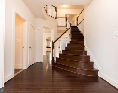 304 S Stonestreet Avenue - Photo Thumbnail 2